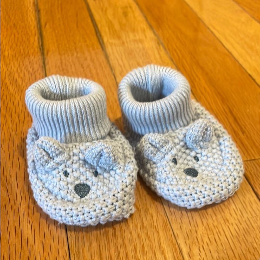 NWOT Adorable Newborn Blue Knit Baby Booties